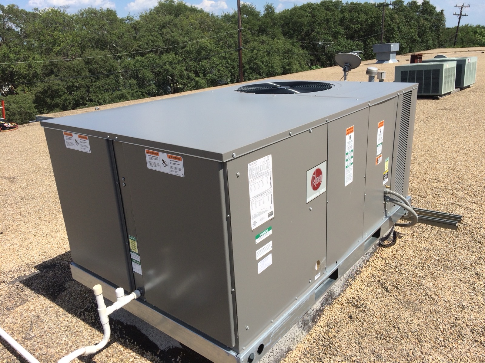 Commercial Rheem rooftop unit serviced by MD Air